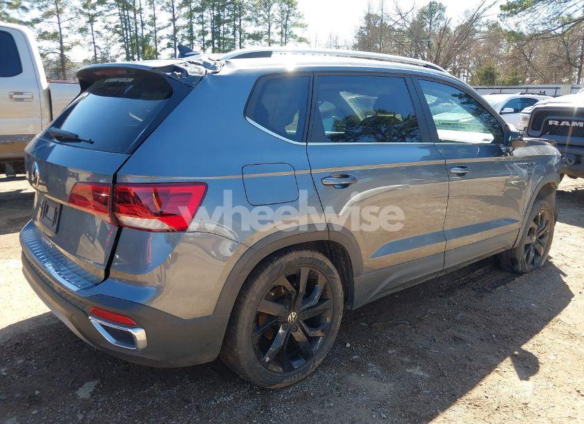 Photo 4 of 2022 Volkswagen Taos 1.5T SE (VIN 3VVTX7B23NM073739)
