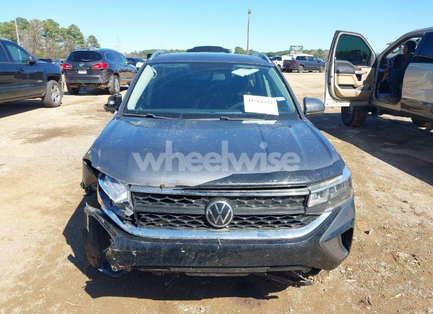 Photo 6 of 2022 Volkswagen Taos 1.5T SE (VIN 3VVTX7B23NM073739)