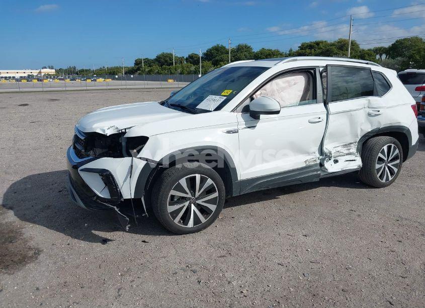 Photo 2 of 2022 Volkswagen Taos 1.5T SE (VIN 3VVTX7B26NM086209)