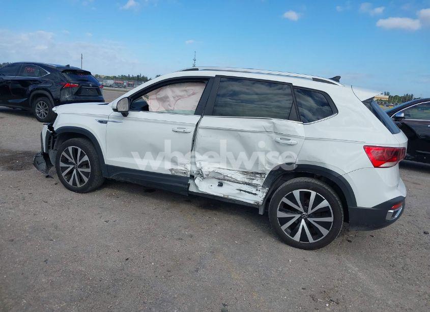 Photo 3 of 2022 Volkswagen Taos 1.5T SE (VIN 3VVTX7B26NM086209)