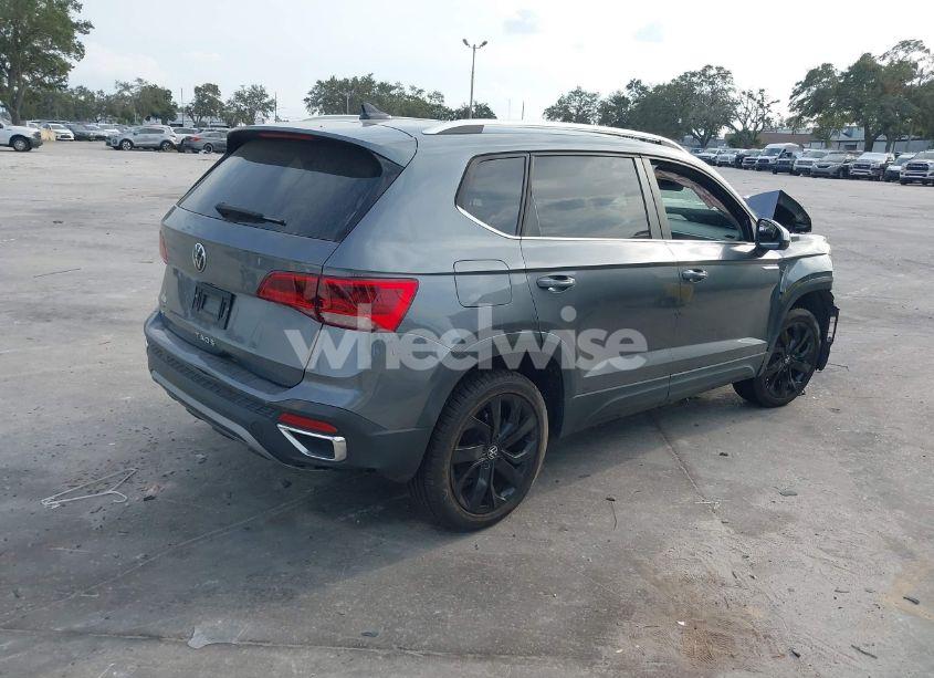 Photo 4 of 2022 Volkswagen Taos 1.5T SE (VIN 3VVTX7B27NM009252)