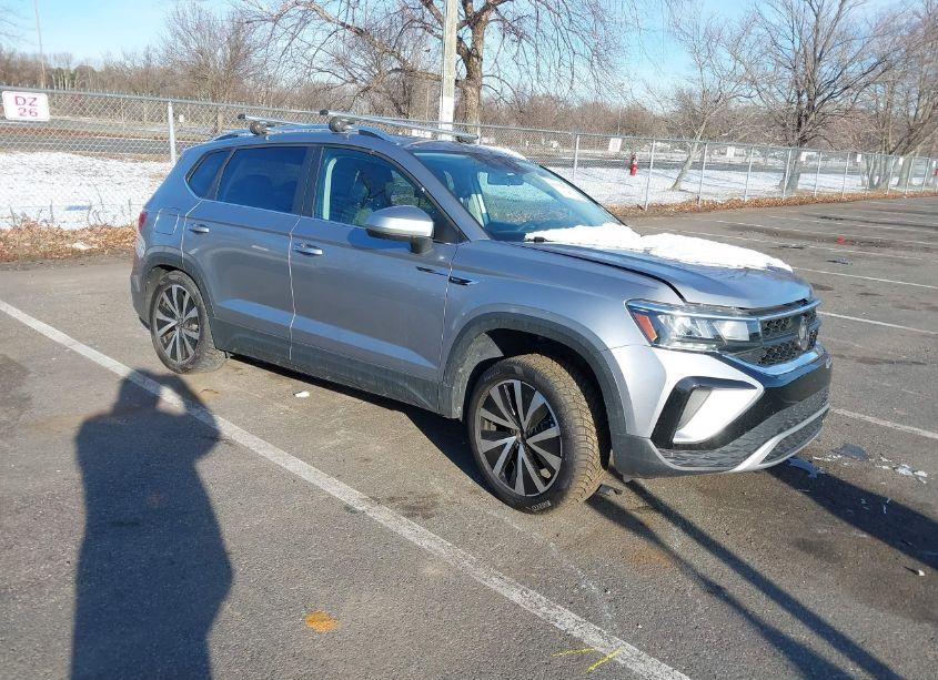 2022 Volkswagen Taos 1.5T SE (VIN 3VVTX7B27NM084064) main photo