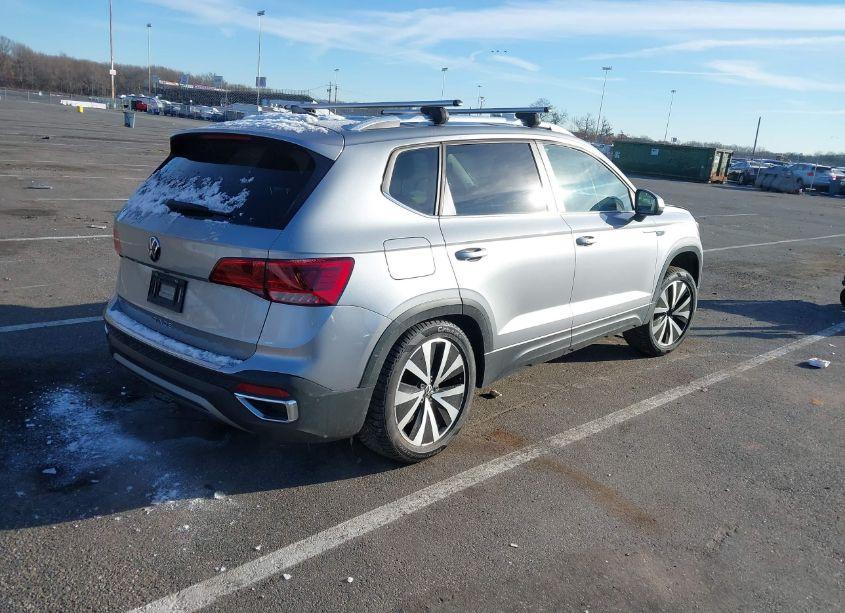 Photo 4 of 2022 Volkswagen Taos 1.5T SE (VIN 3VVTX7B27NM084064)