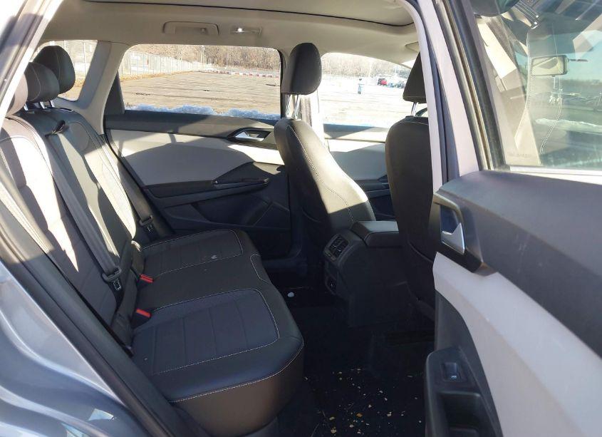Photo 8 of 2022 Volkswagen Taos 1.5T SE (VIN 3VVTX7B27NM084064)