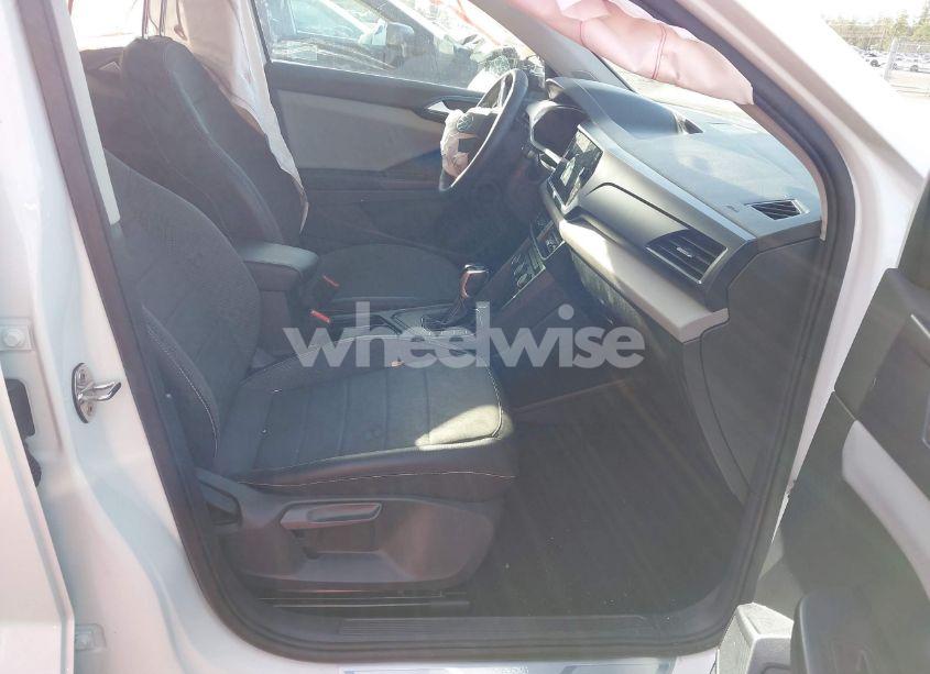 Photo 5 of 2022 Volkswagen Taos 1.5T SE (VIN 3VVTX7B2XNM025588)