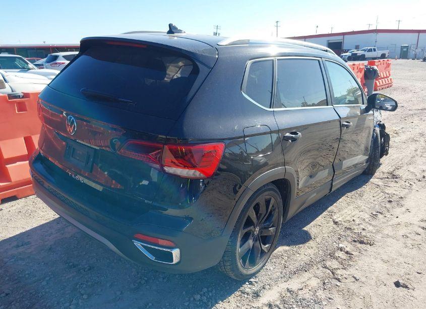 Photo 4 of 2022 Volkswagen Taos 1.5T SE (VIN 3VVTX7B2XNM070787)