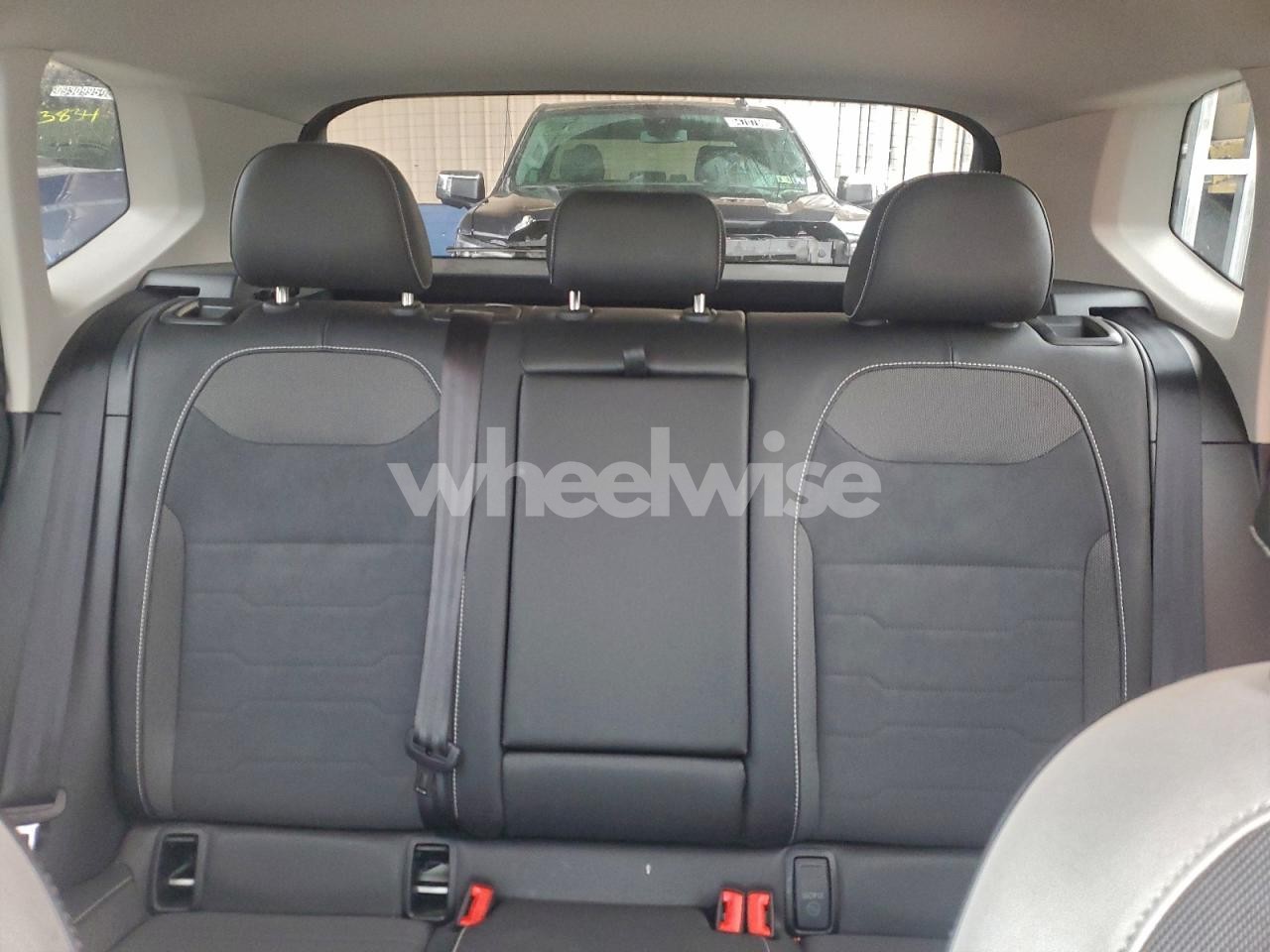 Photo 10 of 2025 VOLKSWAGEN TAOS SE N/A (VIN 3VVUC7B21SM030660)