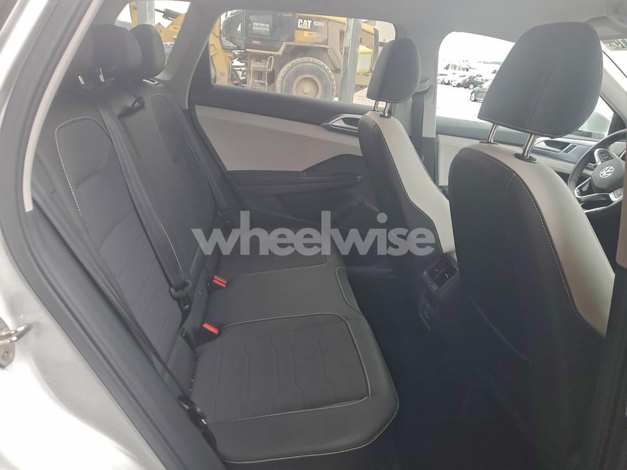 Photo 11 of 2025 VOLKSWAGEN TAOS SE N/A (VIN 3VVUC7B21SM030660)