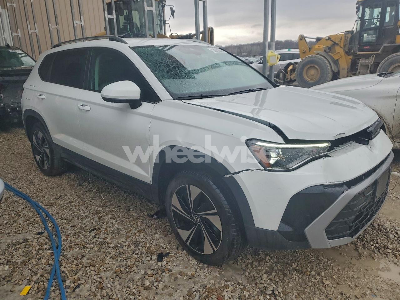 Photo 4 of 2025 VOLKSWAGEN TAOS SE N/A (VIN 3VVUC7B21SM030660)