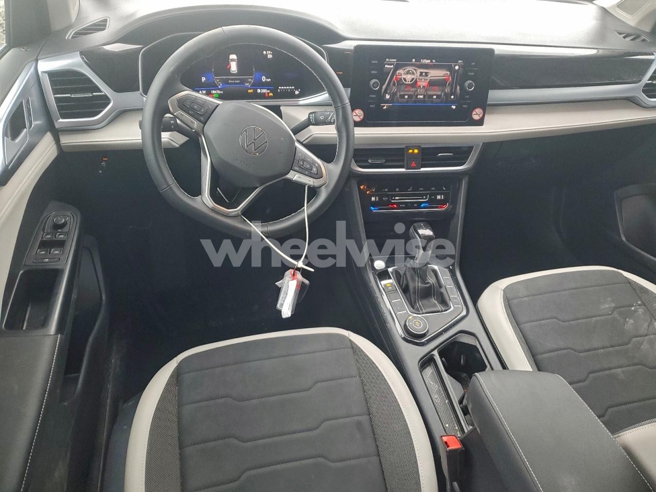 Photo 8 of 2025 VOLKSWAGEN TAOS SE N/A (VIN 3VVUC7B21SM030660)