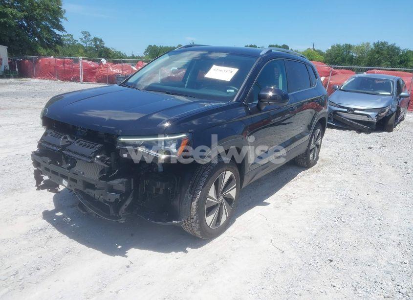 Photo 2 of 2025 Volkswagen Taos 1.5T SE (VIN 3VVUC7B21SM044655)