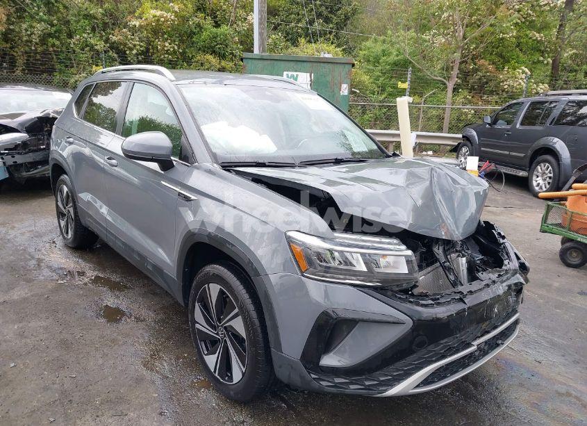 2024 Volkswagen Taos 1.5T SE (VIN 3VVUX7B21RM020435) main photo