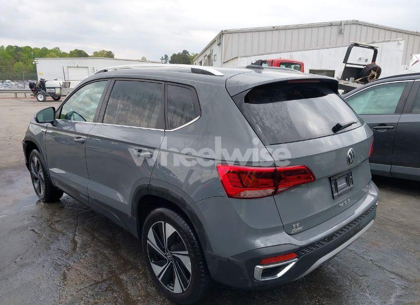 Photo 3 of 2024 Volkswagen Taos 1.5T SE (VIN 3VVUX7B21RM020435)
