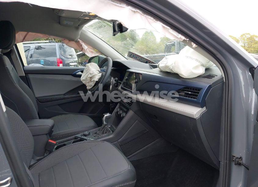 Photo 5 of 2024 Volkswagen Taos 1.5T SE (VIN 3VVUX7B21RM020435)