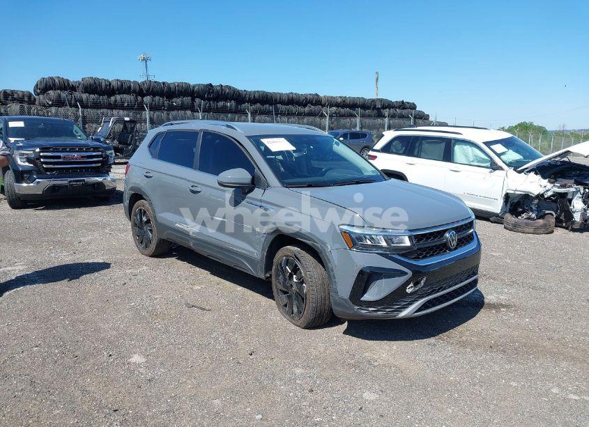 2024 Volkswagen Taos 1.5T SE (VIN 3VVUX7B23RM063805) main photo