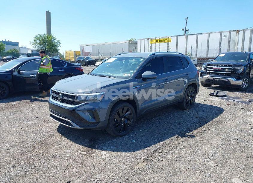 Photo 2 of 2024 Volkswagen Taos 1.5T SE (VIN 3VVUX7B23RM063805)