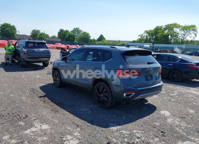 Photo 3 of 2024 Volkswagen Taos 1.5T SE (VIN 3VVUX7B23RM063805)