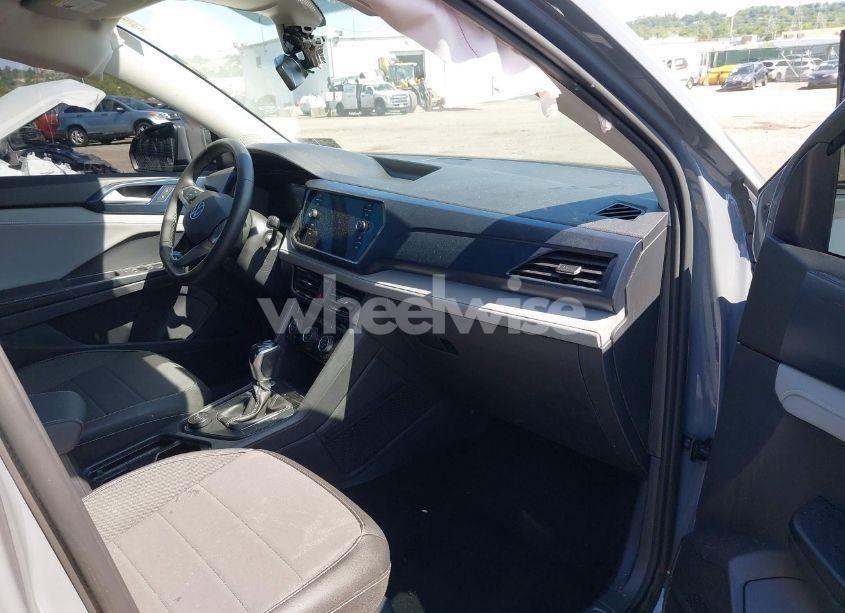 Photo 5 of 2024 Volkswagen Taos 1.5T SE (VIN 3VVUX7B23RM063805)