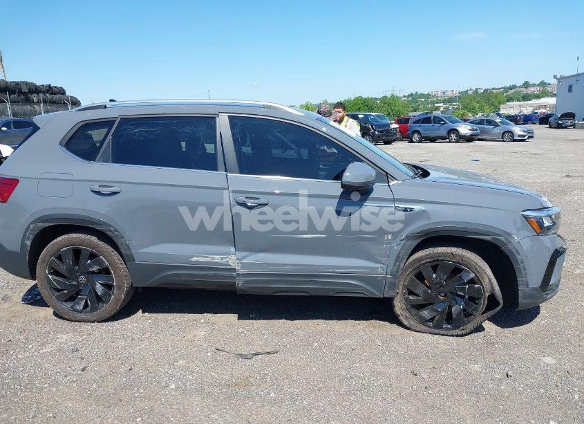 Photo 6 of 2024 Volkswagen Taos 1.5T SE (VIN 3VVUX7B23RM063805)