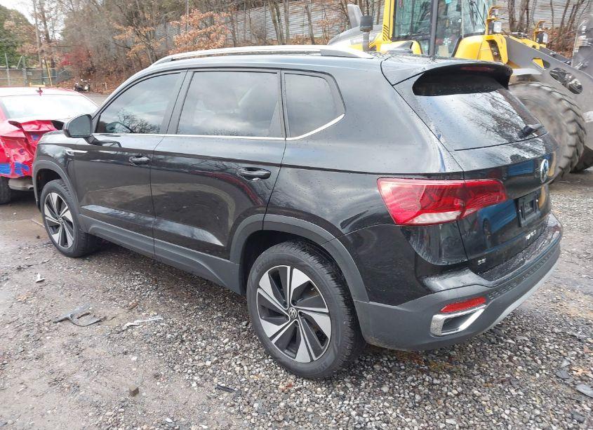 Photo 3 of 2024 Volkswagen Taos 1.5T SE (VIN 3VVUX7B24RM038833)