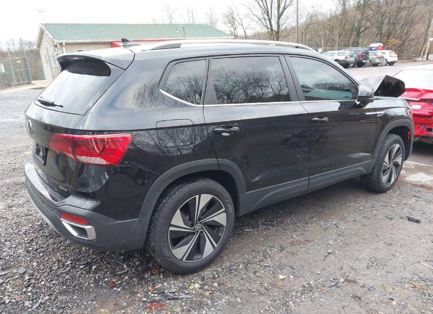 Photo 4 of 2024 Volkswagen Taos 1.5T SE (VIN 3VVUX7B24RM038833)