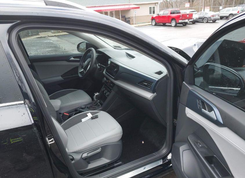 Photo 5 of 2024 Volkswagen Taos 1.5T SE (VIN 3VVUX7B24RM038833)