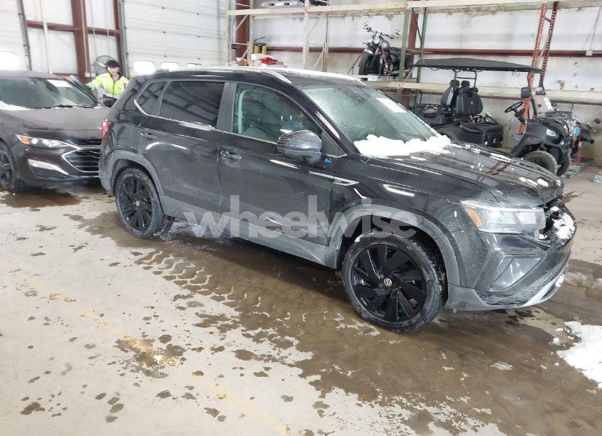 2024 Volkswagen Taos 1.5T SE (VIN 3VVUX7B24RM044079) main photo