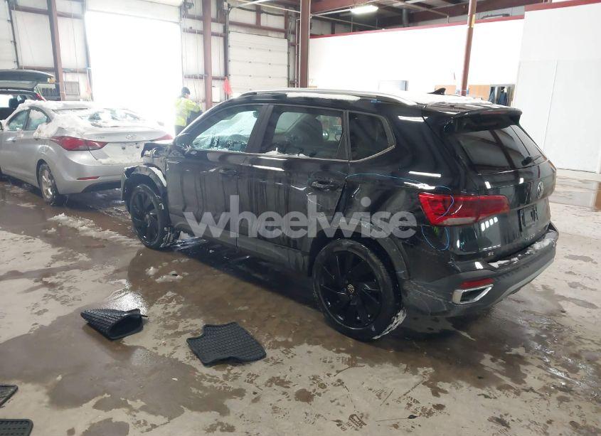 Photo 3 of 2024 Volkswagen Taos 1.5T SE (VIN 3VVUX7B24RM044079)