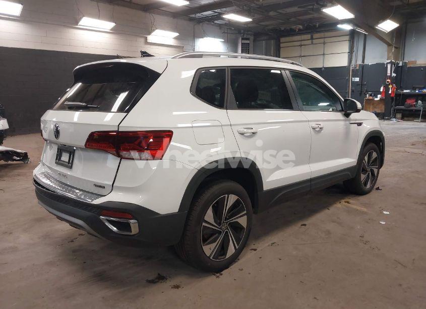 Photo 4 of 2024 Volkswagen Taos 1.5T SE (VIN 3VVUX7B25RM013259)