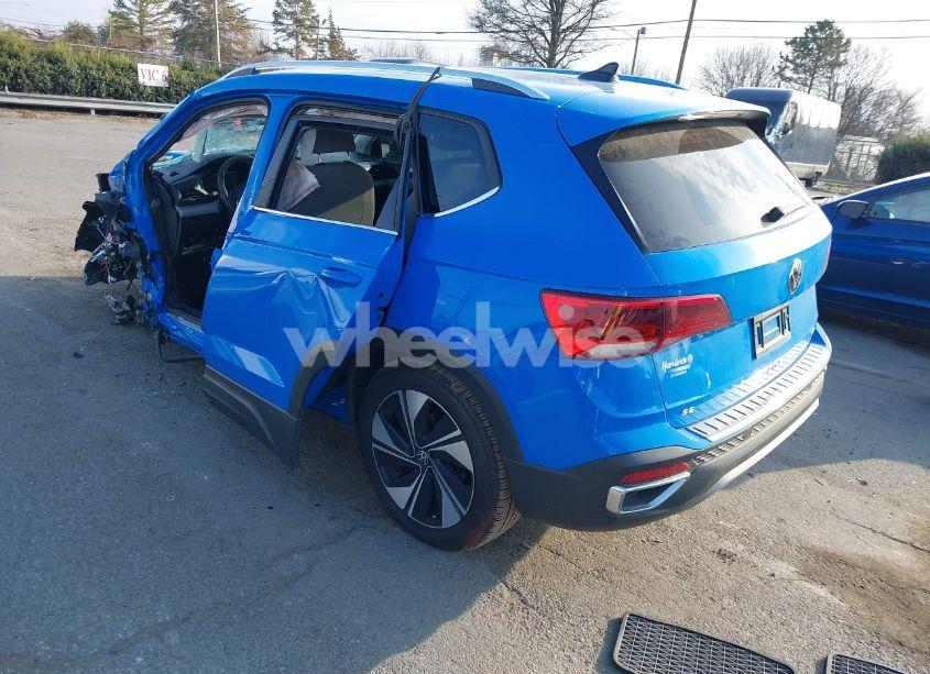 Photo 3 of 2024 Volkswagen Taos 1.5T SE (VIN 3VVUX7B25RM039537)