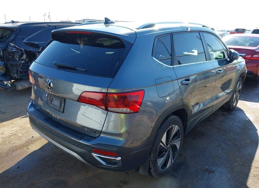 Photo 4 of 2024 Volkswagen Taos 1.5T SE (VIN 3VVUX7B25RM068262)