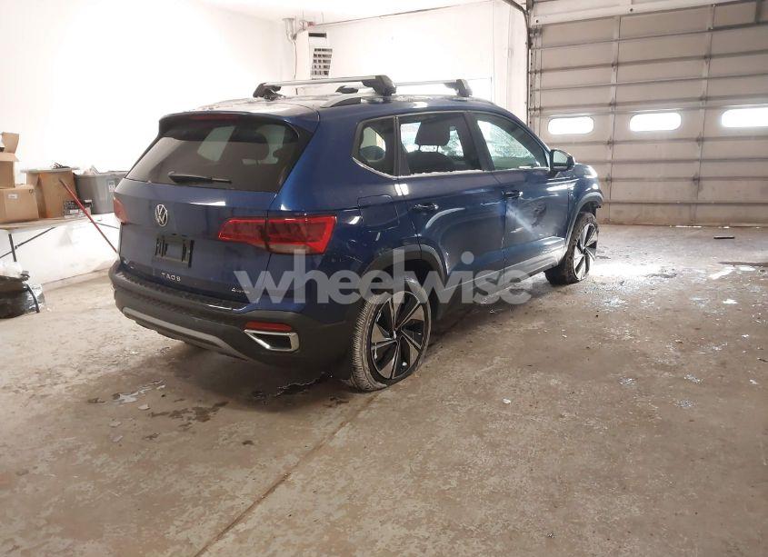 Photo 4 of 2024 Volkswagen Taos 1.5T SE (VIN 3VVUX7B25RM113569)