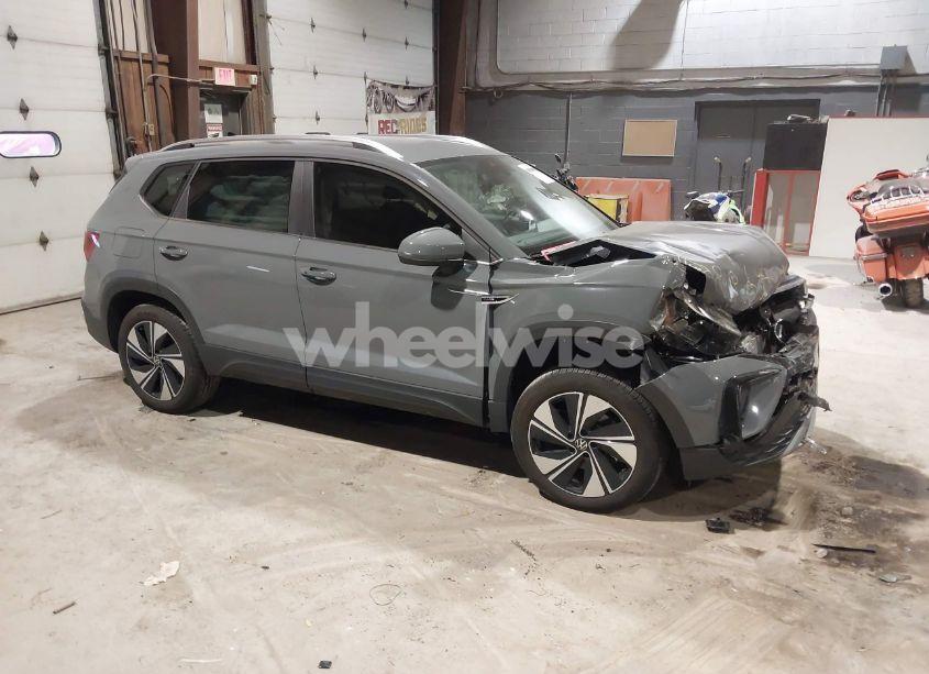 2024 Volkswagen Taos 1.5T SE (VIN 3VVUX7B27RM020438) main photo