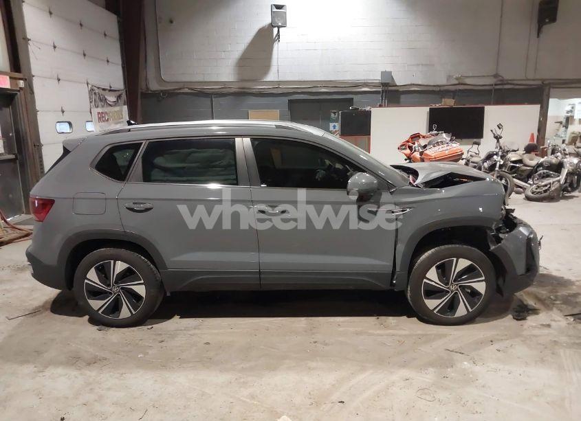 Photo 13 of 2024 Volkswagen Taos 1.5T SE (VIN 3VVUX7B27RM020438)