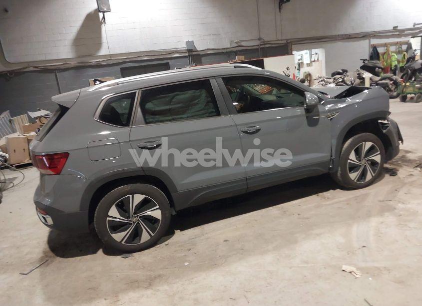 Photo 4 of 2024 Volkswagen Taos 1.5T SE (VIN 3VVUX7B27RM020438)