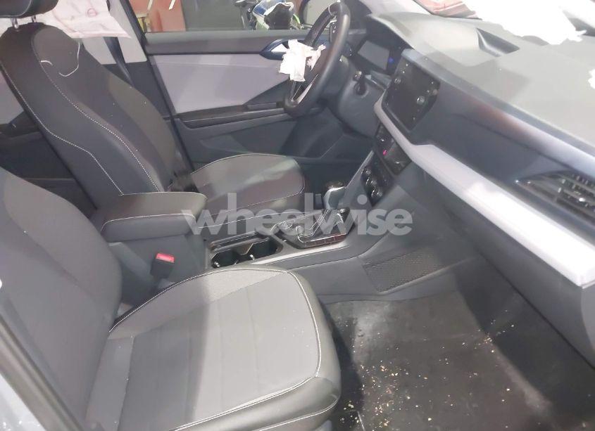 Photo 5 of 2024 Volkswagen Taos 1.5T SE (VIN 3VVUX7B27RM020438)