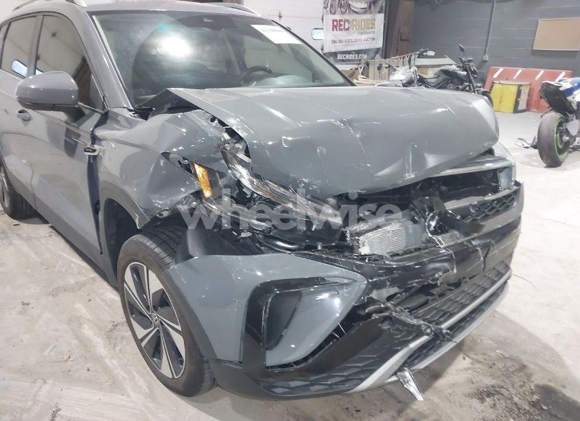 Photo 6 of 2024 Volkswagen Taos 1.5T SE (VIN 3VVUX7B27RM020438)