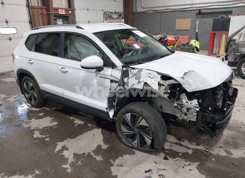 2024 Volkswagen Taos 1.5T SE (VIN 3VVUX7B28RM064514) main photo