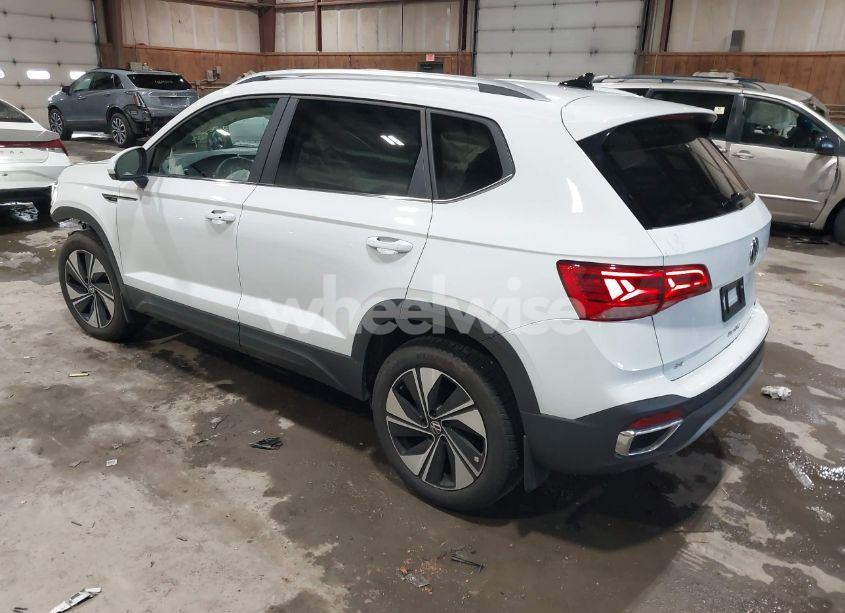 Photo 3 of 2024 Volkswagen Taos 1.5T SE (VIN 3VVUX7B28RM064514)
