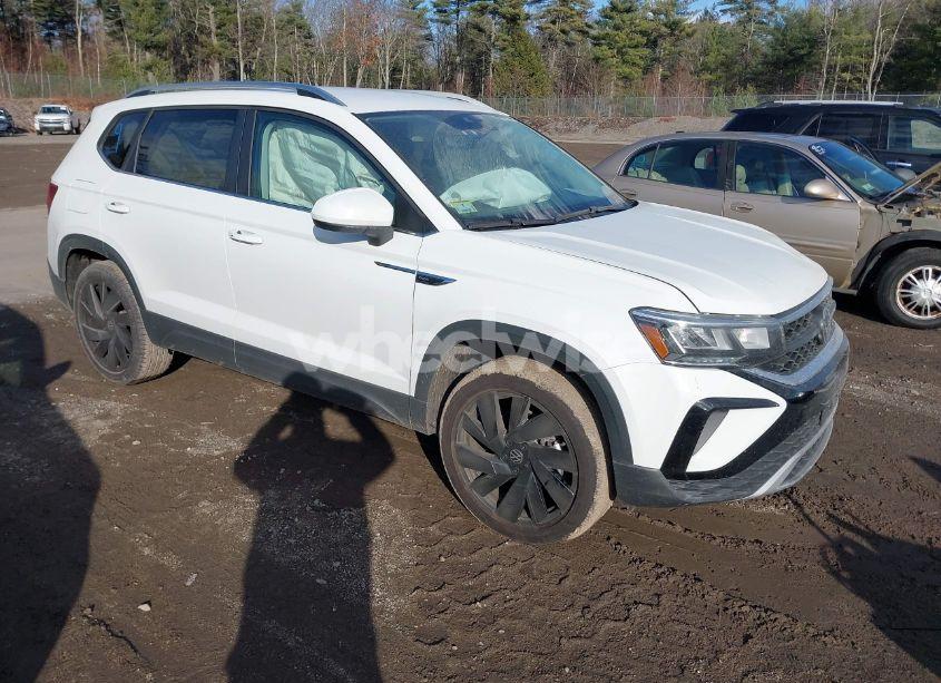 2024 Volkswagen Taos 1.5T SE (VIN 3VVUX7B28RM067512) main photo