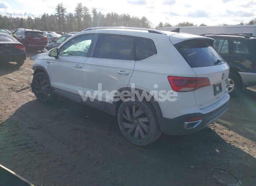 Photo 3 of 2024 Volkswagen Taos 1.5T SE (VIN 3VVUX7B28RM067512)