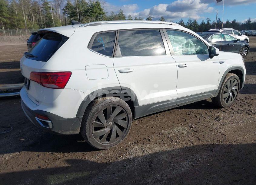 Photo 4 of 2024 Volkswagen Taos 1.5T SE (VIN 3VVUX7B28RM067512)