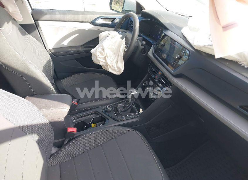 Photo 5 of 2024 Volkswagen Taos 1.5T SE (VIN 3VVUX7B28RM067512)