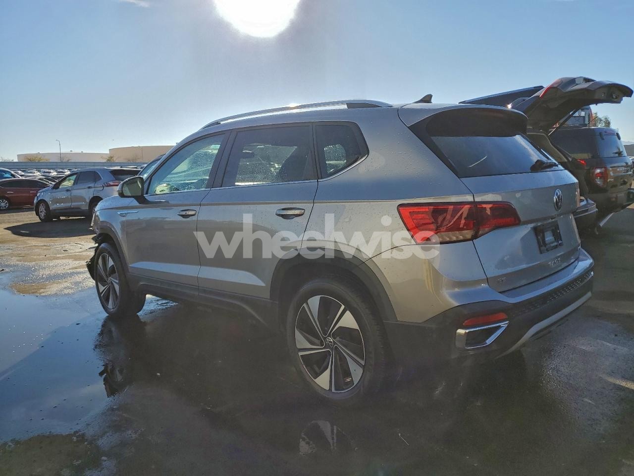 Photo 2 of 2024 VOLKSWAGEN TAOS SE N/A (VIN 3VVUX7B2XRM130769)
