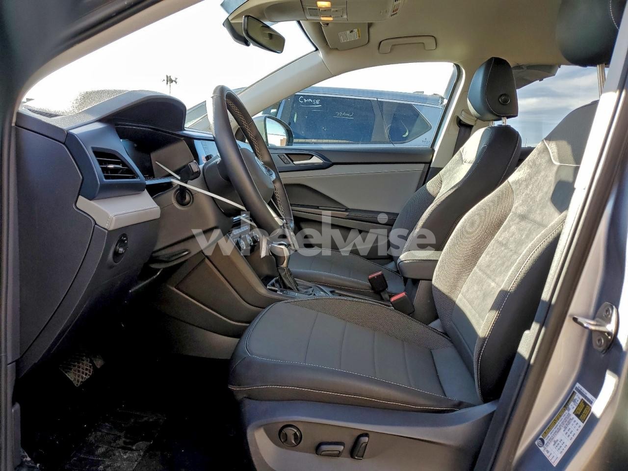 Photo 7 of 2024 VOLKSWAGEN TAOS SE N/A (VIN 3VVUX7B2XRM130769)