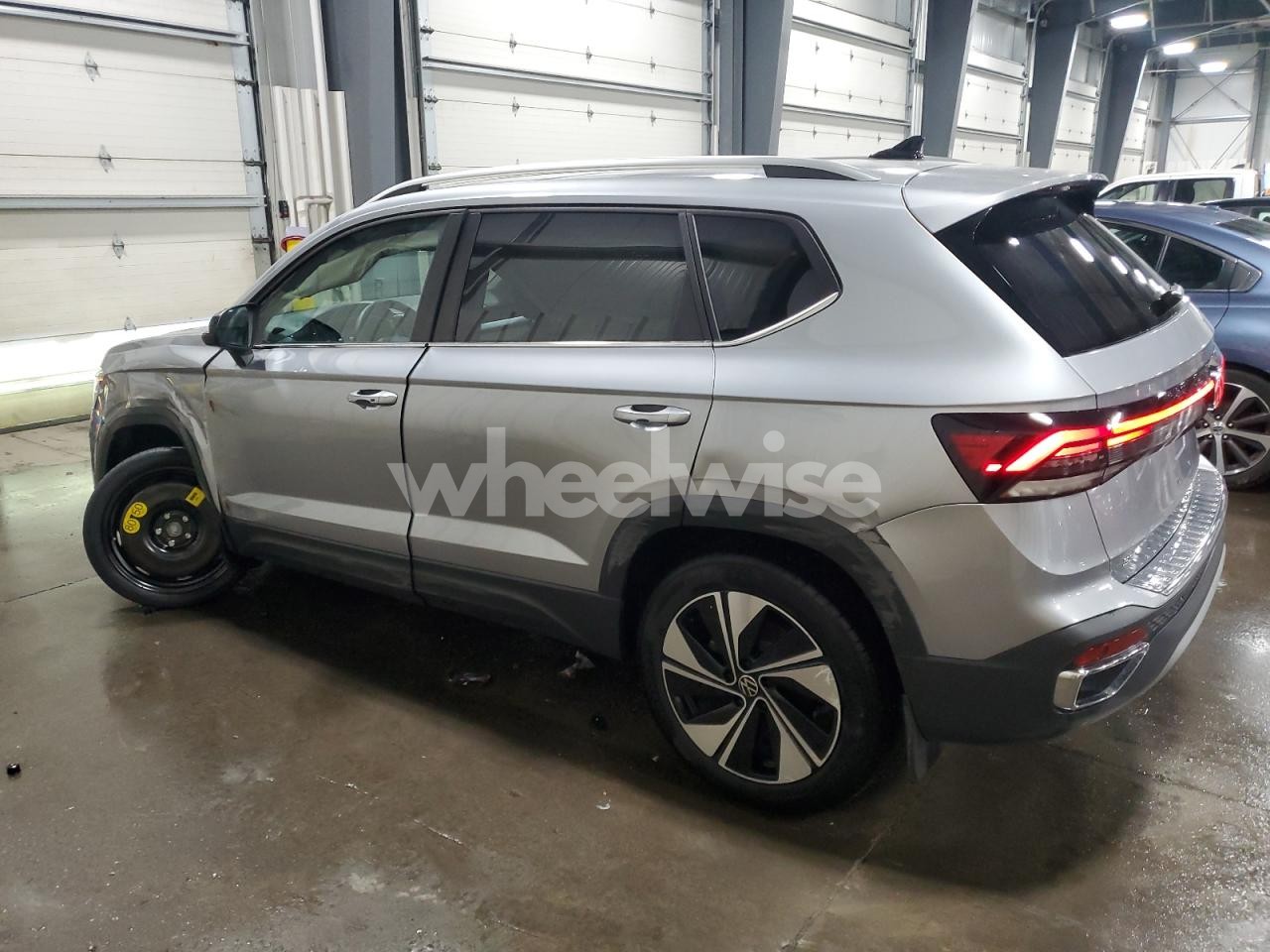 Photo 2 of 2025 VOLKSWAGEN TAOS SE N/A (VIN 3VVVC7B28SM006036)