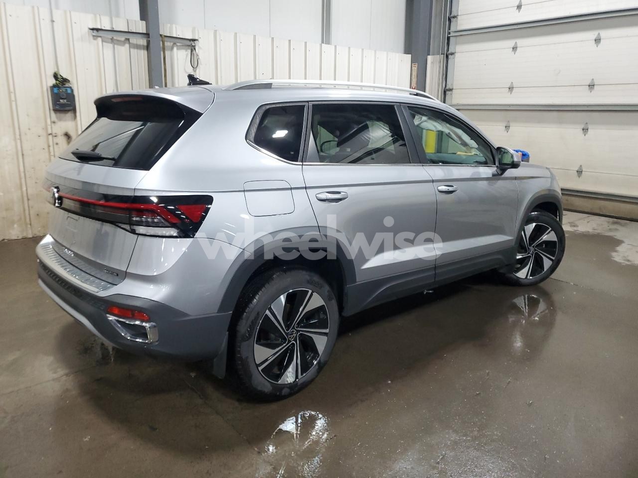 Photo 3 of 2025 VOLKSWAGEN TAOS SE N/A (VIN 3VVVC7B28SM006036)