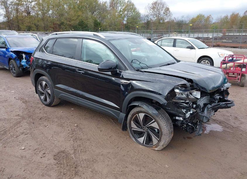 2024 Volkswagen Taos 1.5T SE (VIN 3VVVX7B21RM020049) main photo