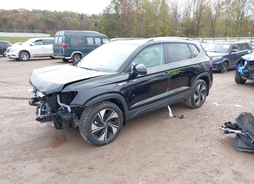 Photo 2 of 2024 Volkswagen Taos 1.5T SE (VIN 3VVVX7B21RM020049)