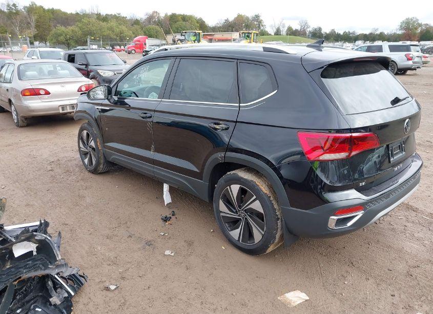 Photo 3 of 2024 Volkswagen Taos 1.5T SE (VIN 3VVVX7B21RM020049)